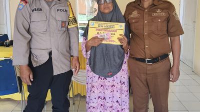 Bhabinkamtibmas Desa Darubia Dan Desa Bira Dampingi Penyaluran BLT Dana Desa 2025 Di Desa Darubia
