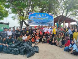 Kodaeral VI TNI AL Gemilang Gelar Bakti Sosial di Pulau Lae-Lae Sambut Hari Ulang Armada RI ke-80 di Pulau Lae-Lae, Sulawesi Selatan