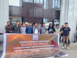 Massa Aksi Tuntut Penangkapan Mantan Kajari Enrekang atas Dugaan Pemerasan