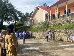 Police Go To School : Bhabinkamtibmas Polsek Saluputti Jadi Irup di UPT SMA Negeri 10 Tana Toraja
