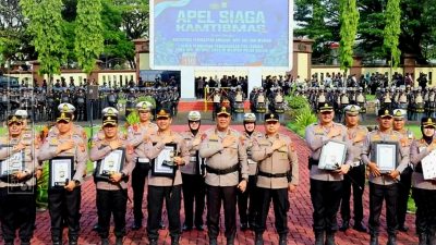 Penyerahan Penghargaan Pelaksanaan Operasi Ketupat 2026, Kapolda Sulsel Apresiasi Kinerja Polres Jajaran
