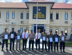 Kapolres Selayar Beri Penghargaan Kepada Anggota dan Masyarakat Yang Berperan Dalam Penemuan Narkoba Jenis Kokain